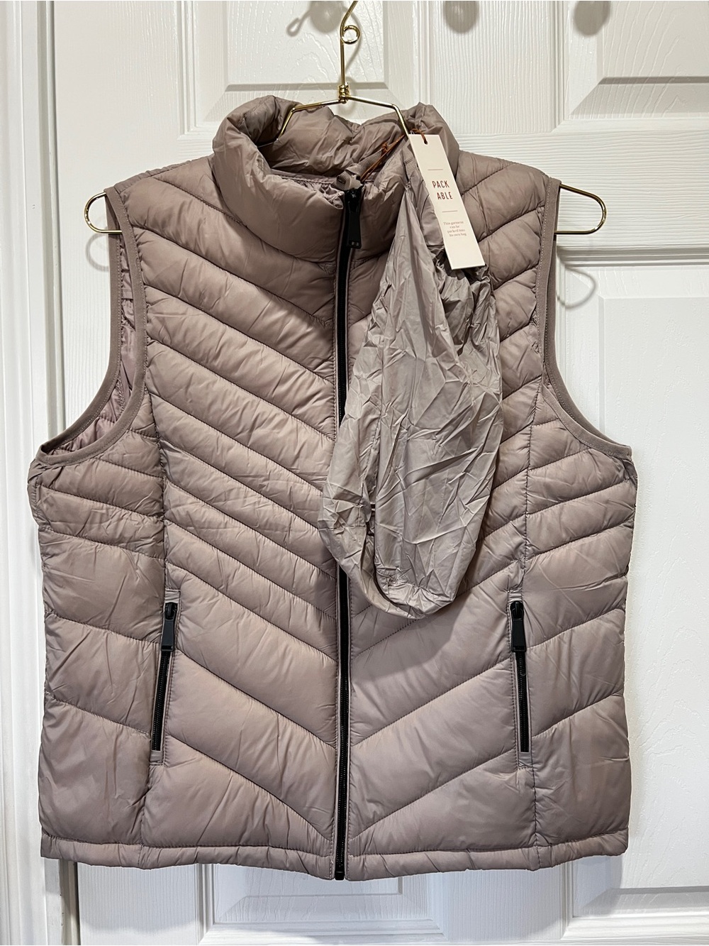 Packable Puffer Vest  Taupe/Mocha Front Zip Closure Side Pockets Quilted